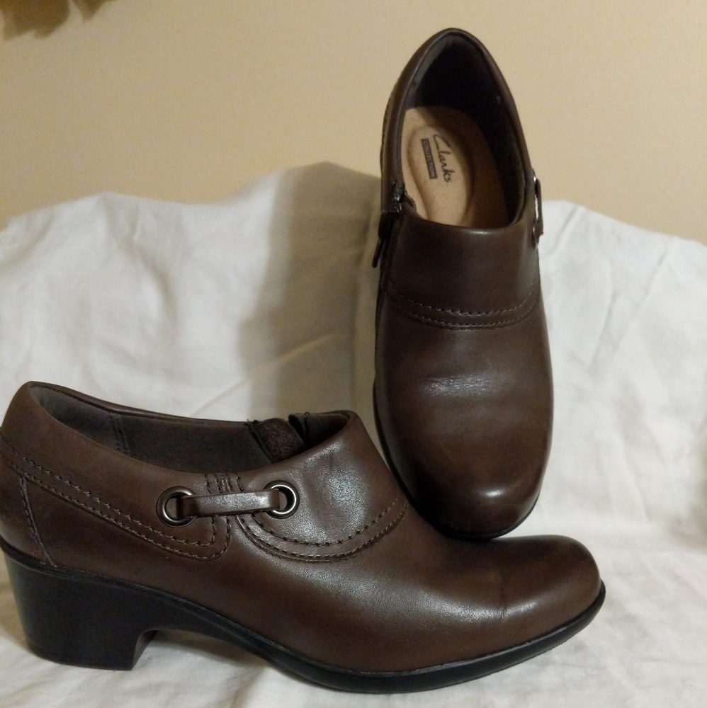 Clarks ankle bootie sz 8